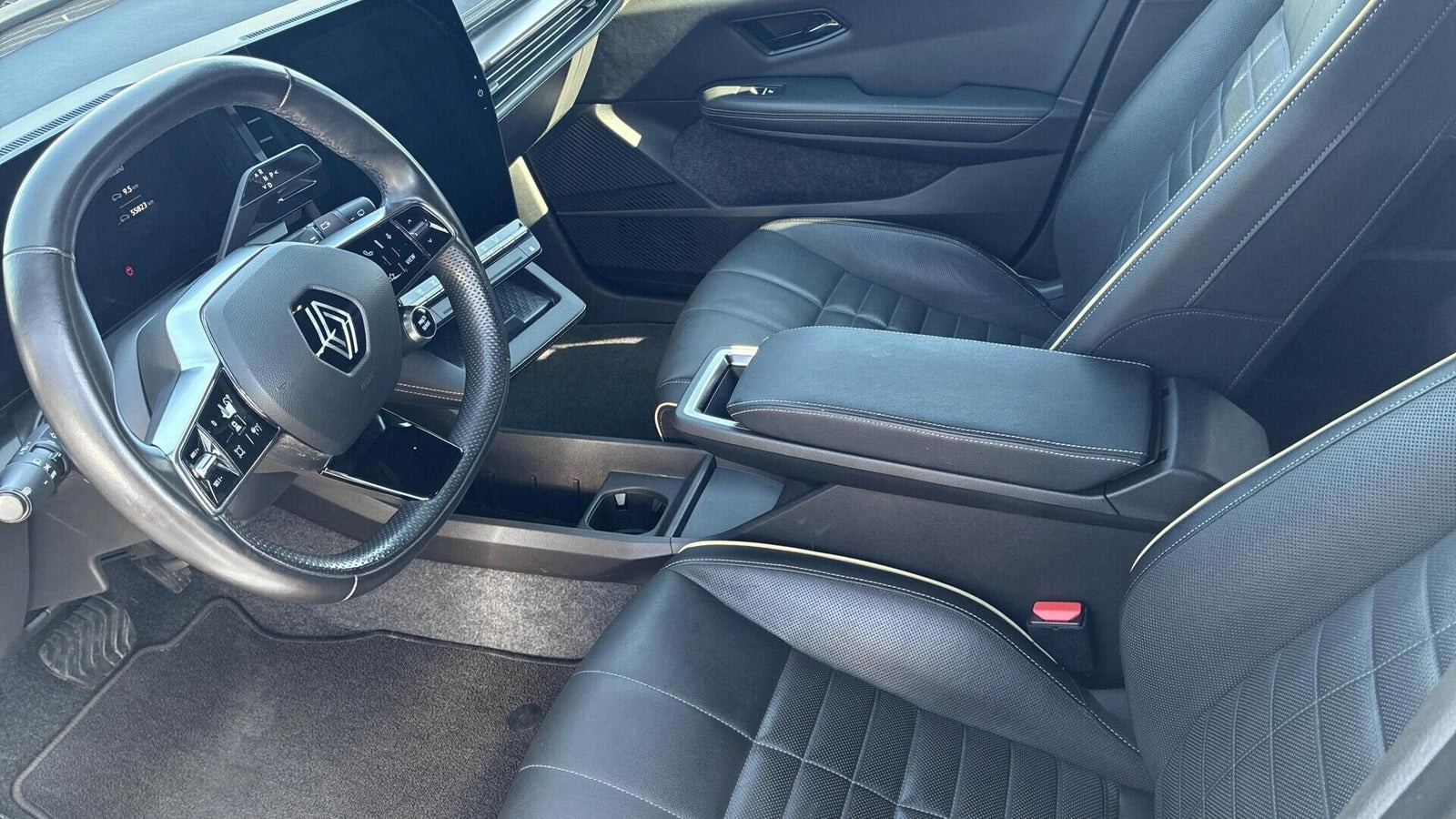Grå Renault Megane E-Tech fra 2023