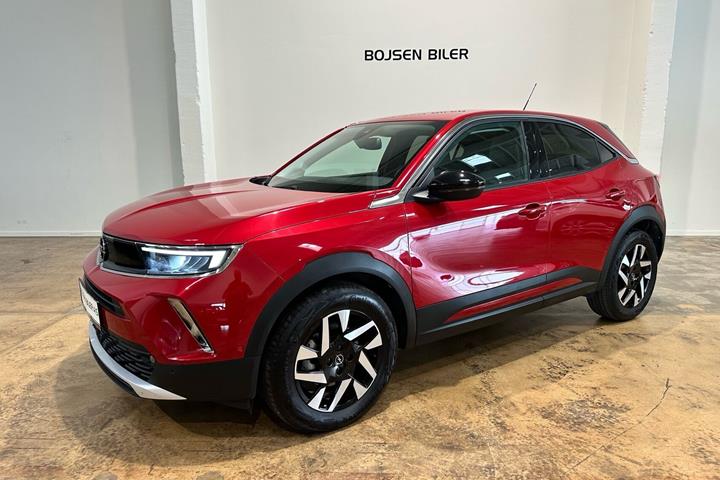 Rød Opel Mokka-e fra 2024 set udefra