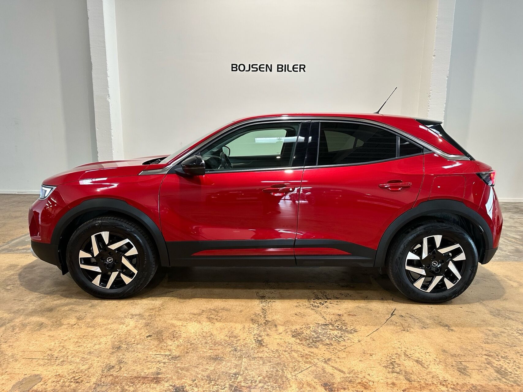 Rød Opel Mokka-e fra 2024