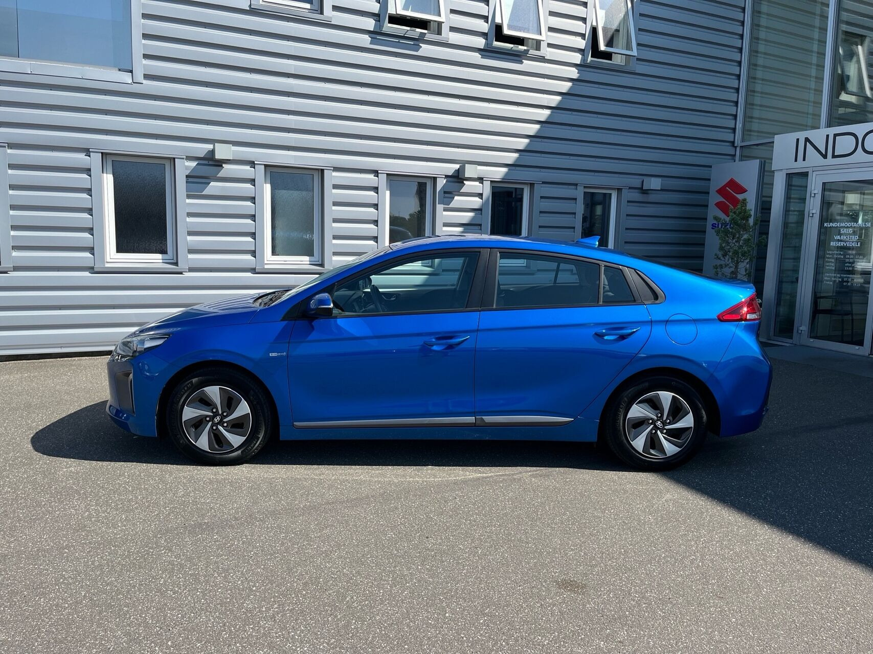 Blå Hyundai Ioniq fra 2017