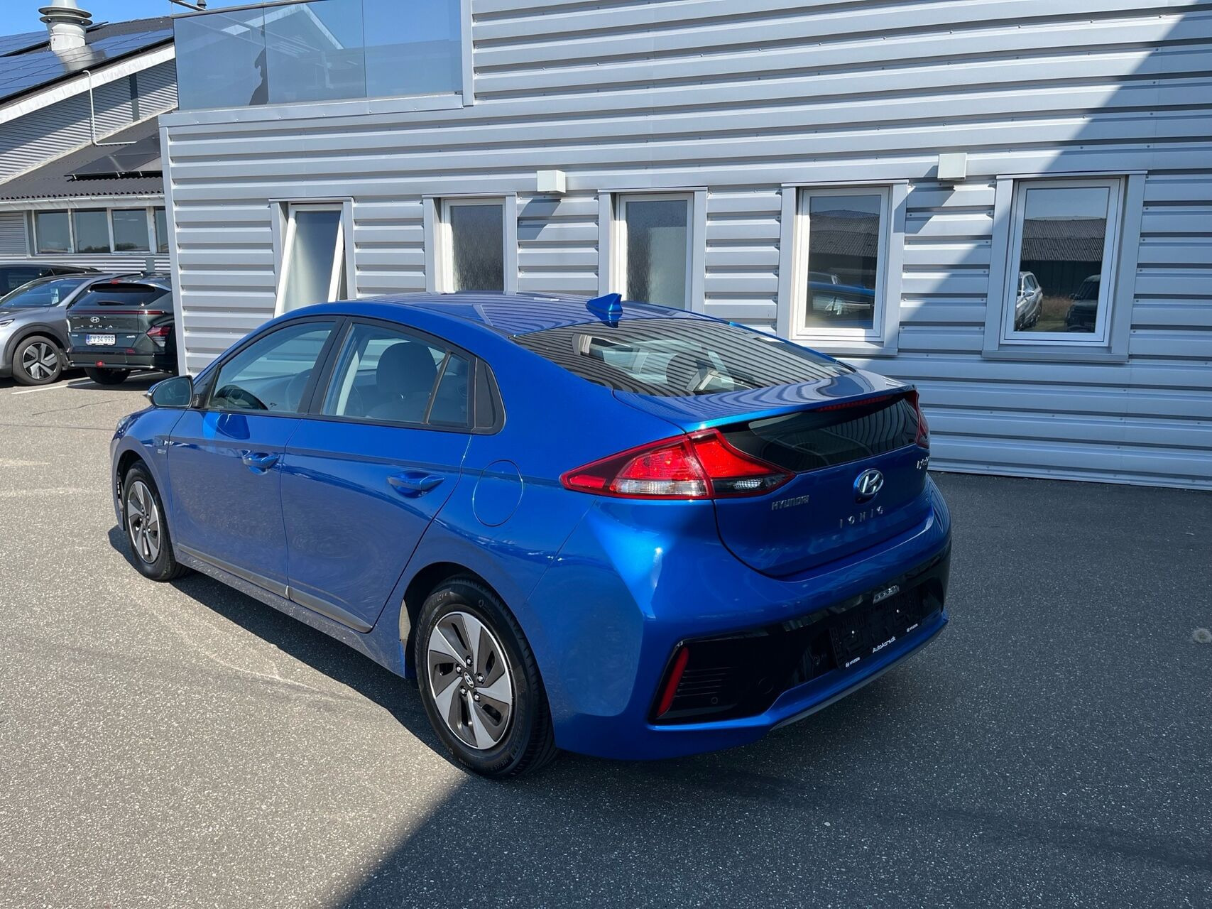 Blå Hyundai Ioniq fra 2017