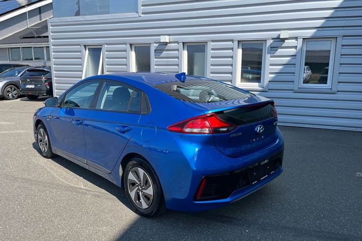 Blå Hyundai Ioniq fra 2017