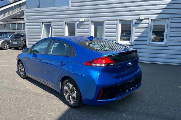 Blå Hyundai Ioniq fra 2017