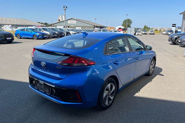 Blå Hyundai Ioniq fra 2017