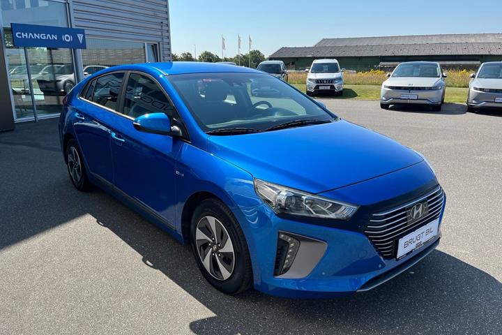 Blå Hyundai Ioniq fra 2017