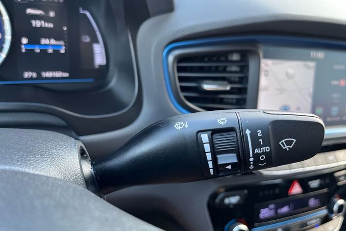 Blå Hyundai Ioniq fra 2017