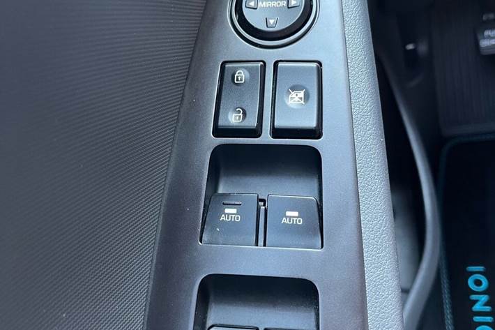 Blå Hyundai Ioniq fra 2017