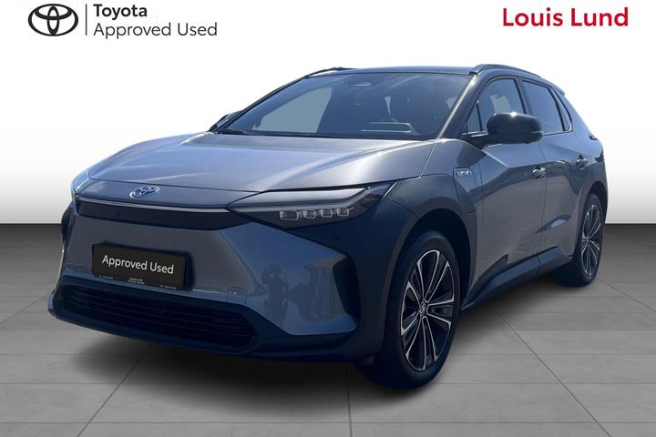 Grå Toyota BZ4X fra 2023 set udefra