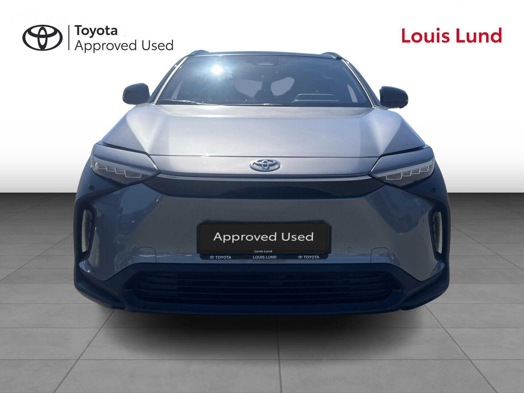 Grå Toyota BZ4X fra 2023