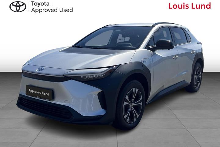 Sølv Toyota BZ4X fra 2024 set udefra