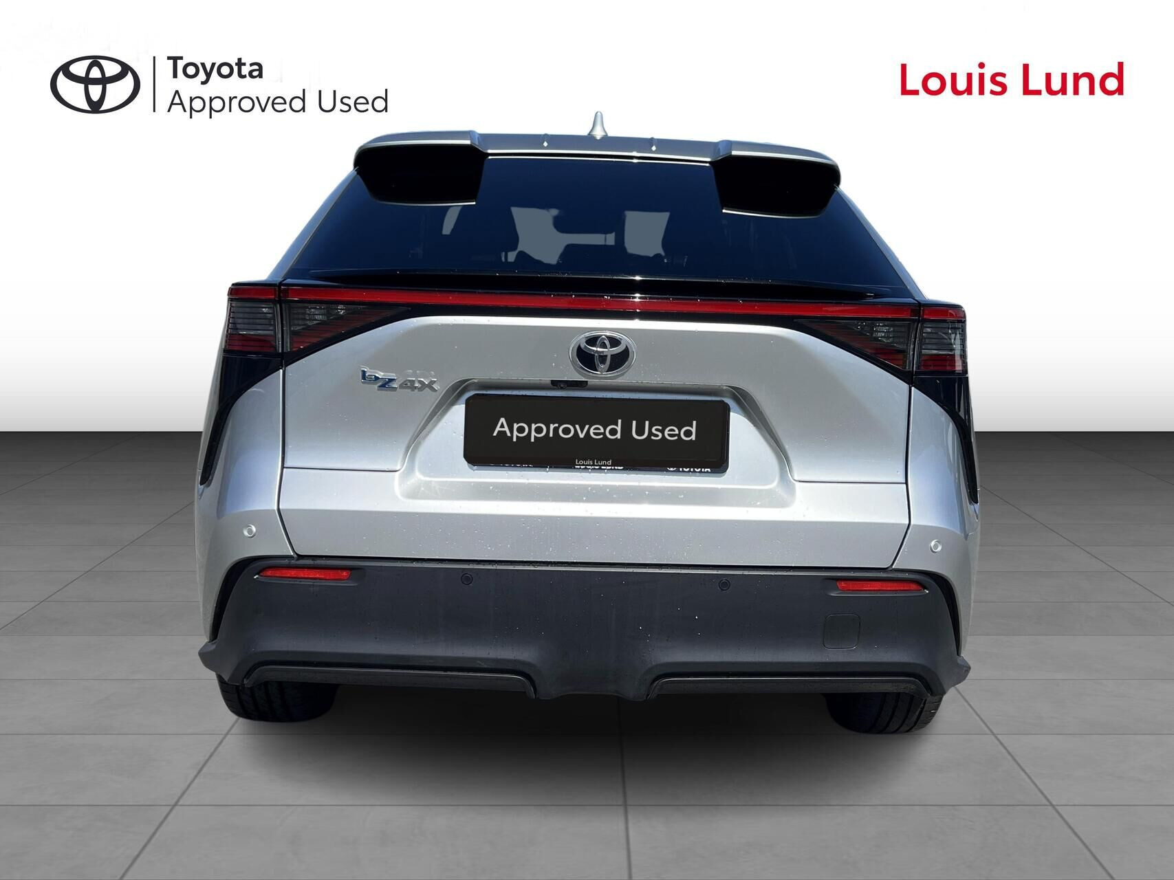 Sølv Toyota BZ4X fra 2024