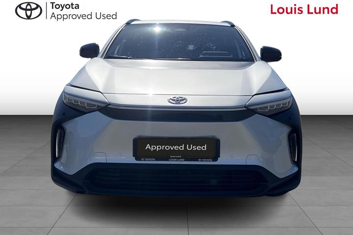 Sølv Toyota BZ4X fra 2024