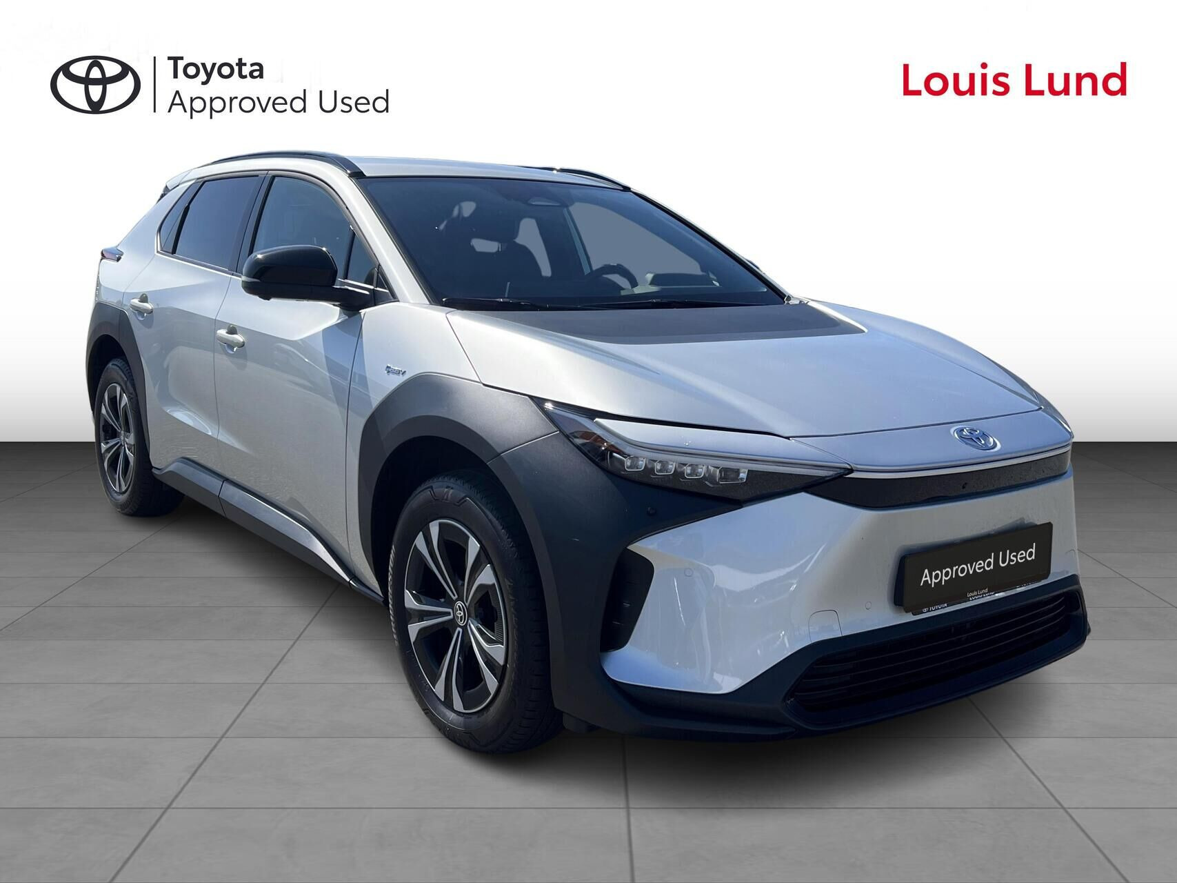 Sølv Toyota BZ4X fra 2024