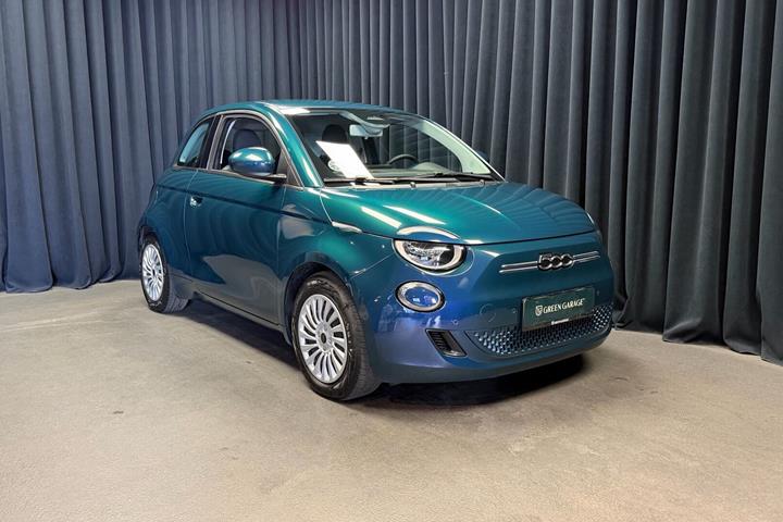 Blå Fiat 500e fra 2023