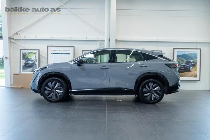 Grå Nissan Ariya fra 2024