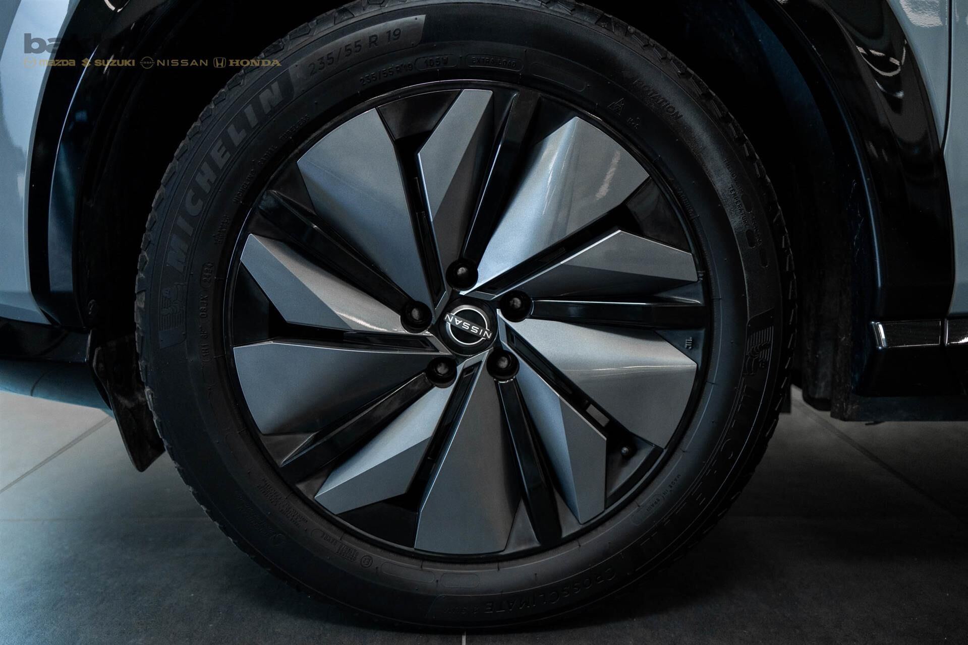 Grå Nissan Ariya fra 2024
