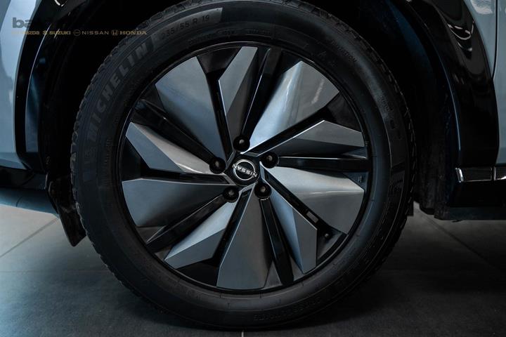 Grå Nissan Ariya fra 2024