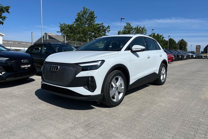 Hvid Audi Q4 fra 2026 set udefra