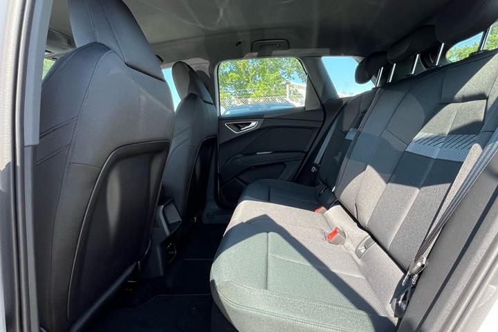 Hvid Audi Q4 fra 2026