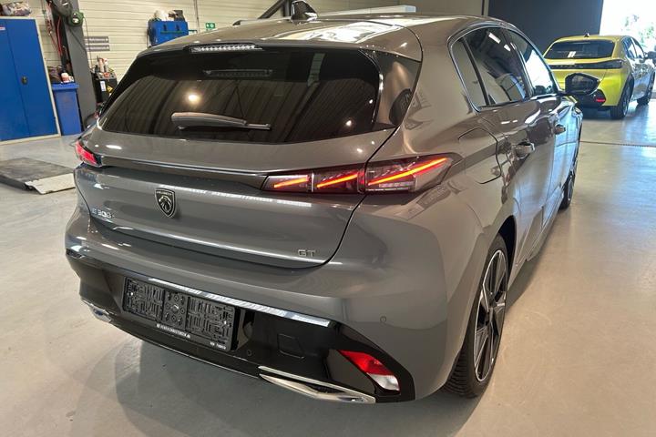 Grå Peugeot E-308 fra 2024