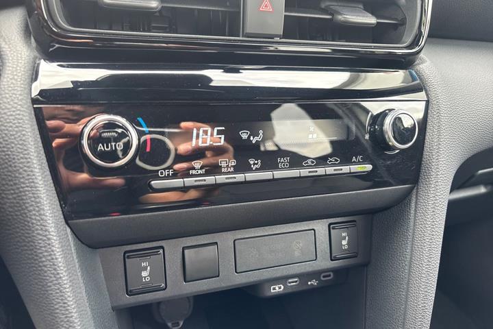 Bronze Toyota Yaris Cross fra 2024