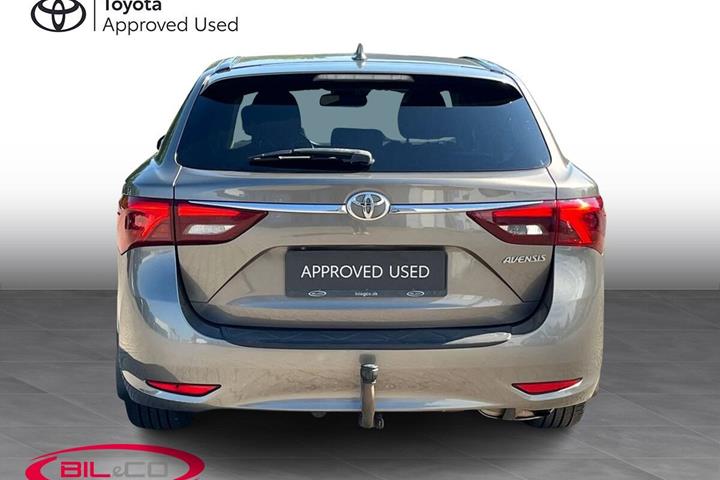 Bronze Toyota Avensis fra 2017