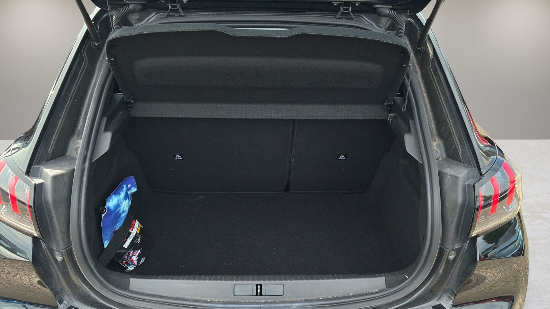 Sort Peugeot 208 fra 2021