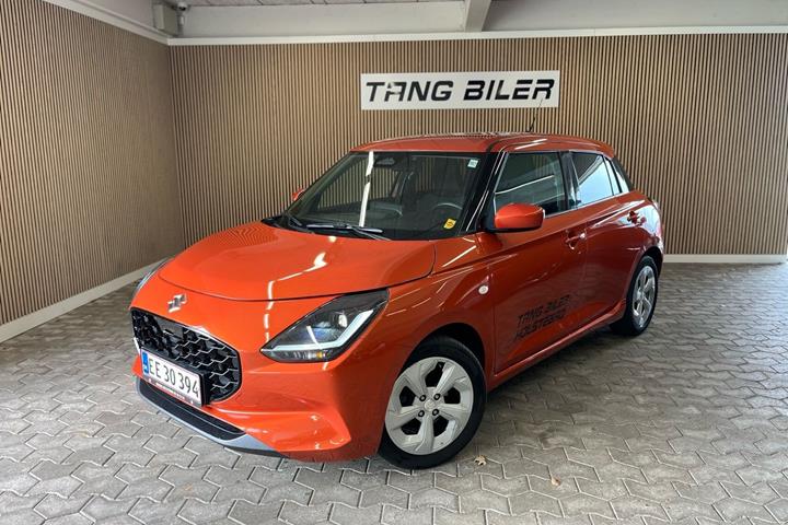 Orange Suzuki Swift fra 2024 set udefra