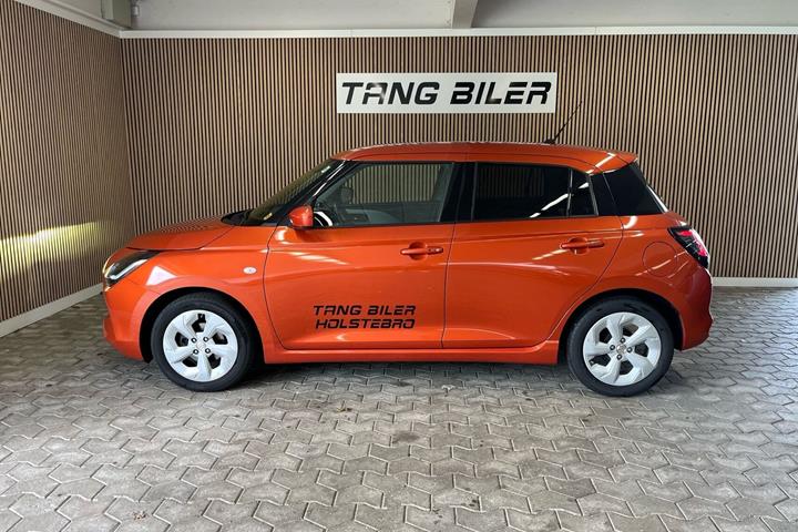 Orange Suzuki Swift fra 2024