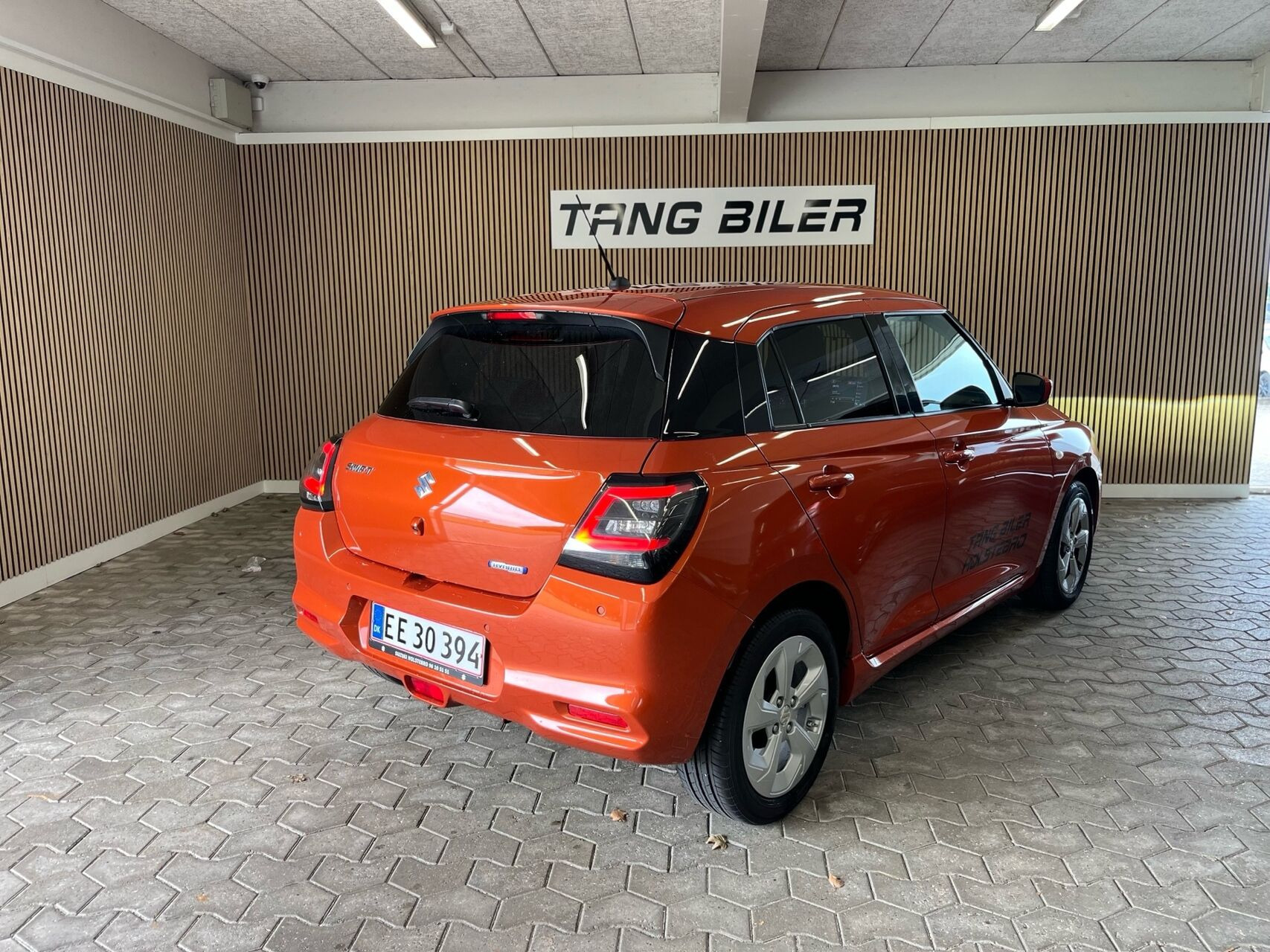 Orange Suzuki Swift fra 2024
