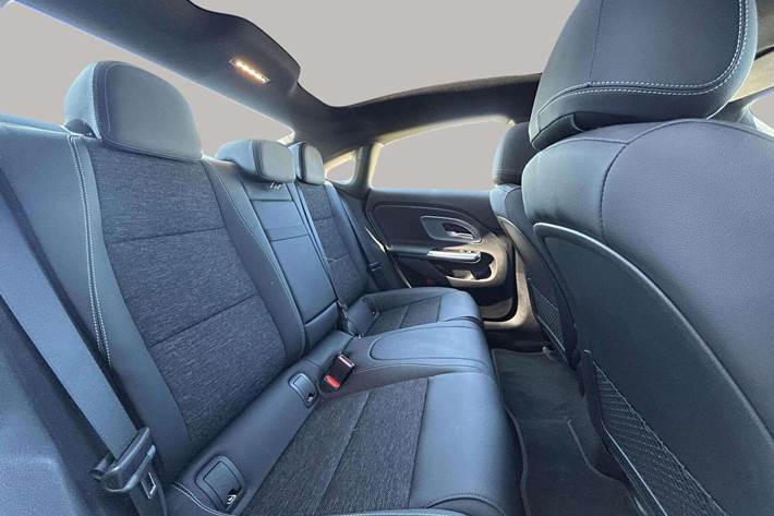 Hvid Mercedes CLA250+ fra 2025