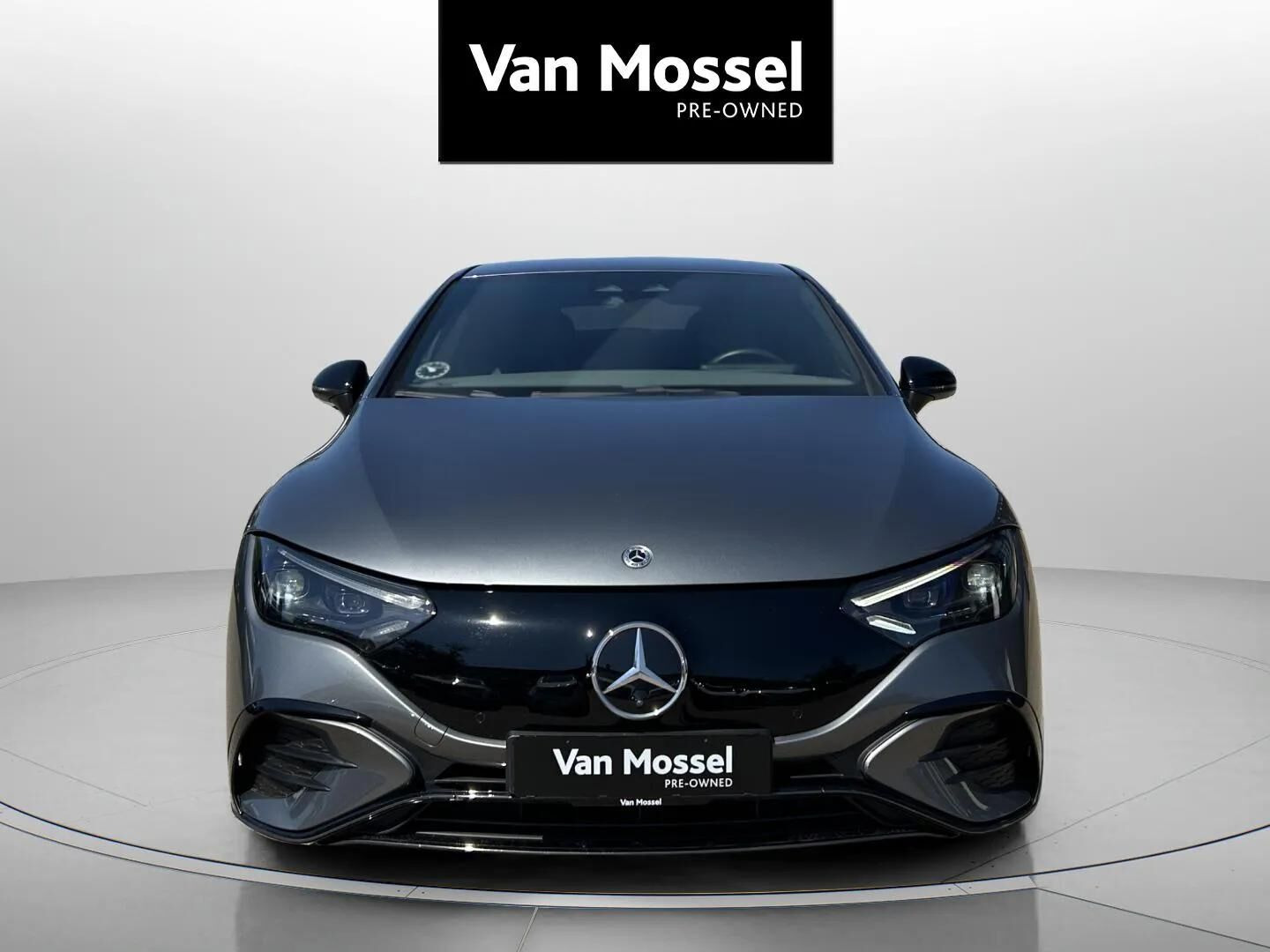 Grå Mercedes EQE 350 fra 2025
