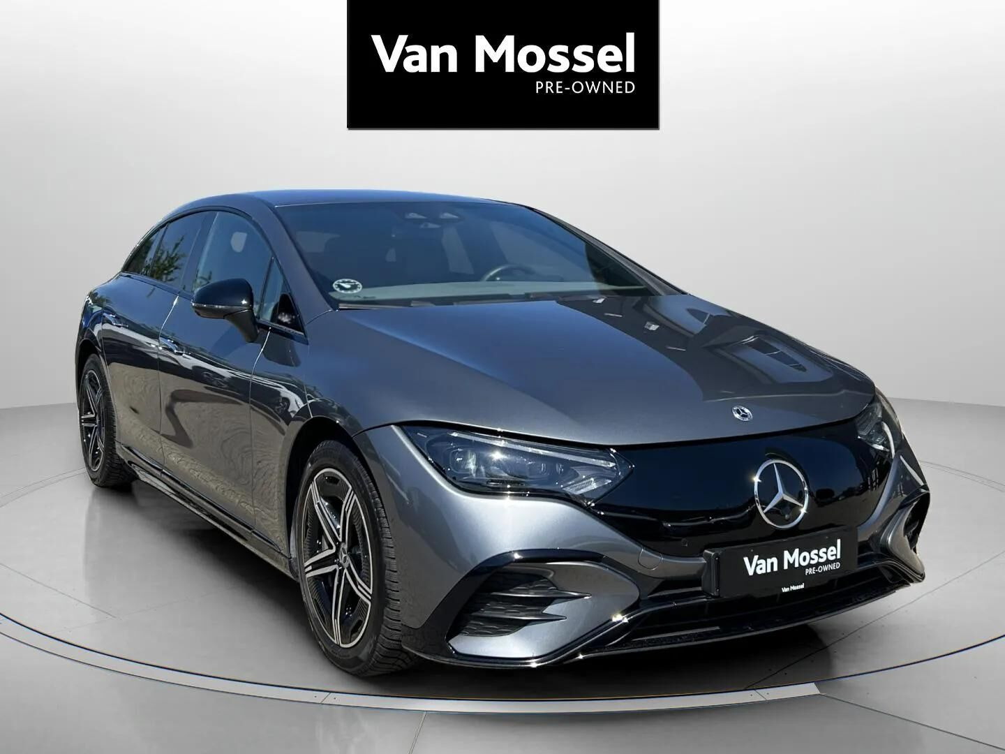 Grå Mercedes EQE 350 fra 2025