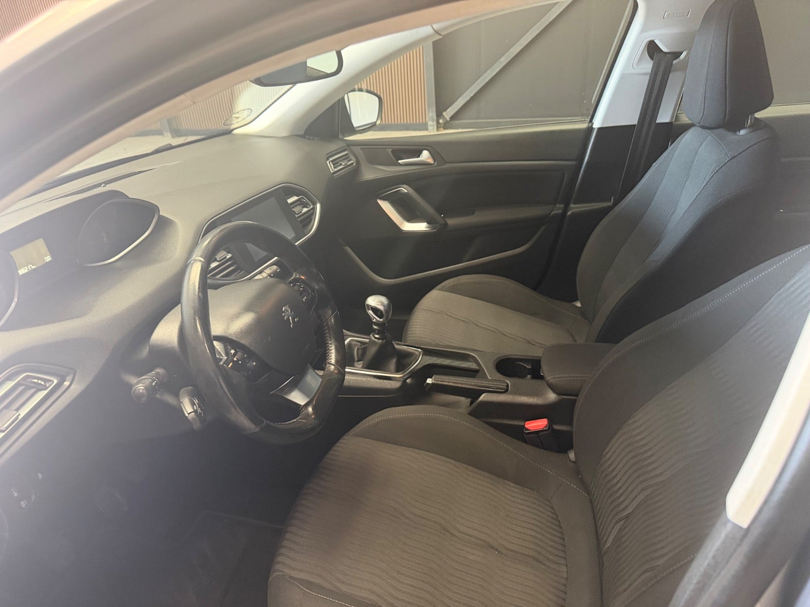 Sølv Peugeot 308 fra 2013