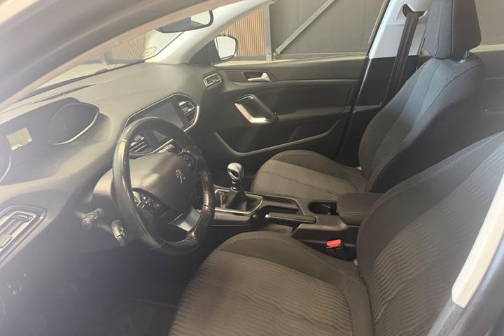 Sølv Peugeot 308 fra 2013