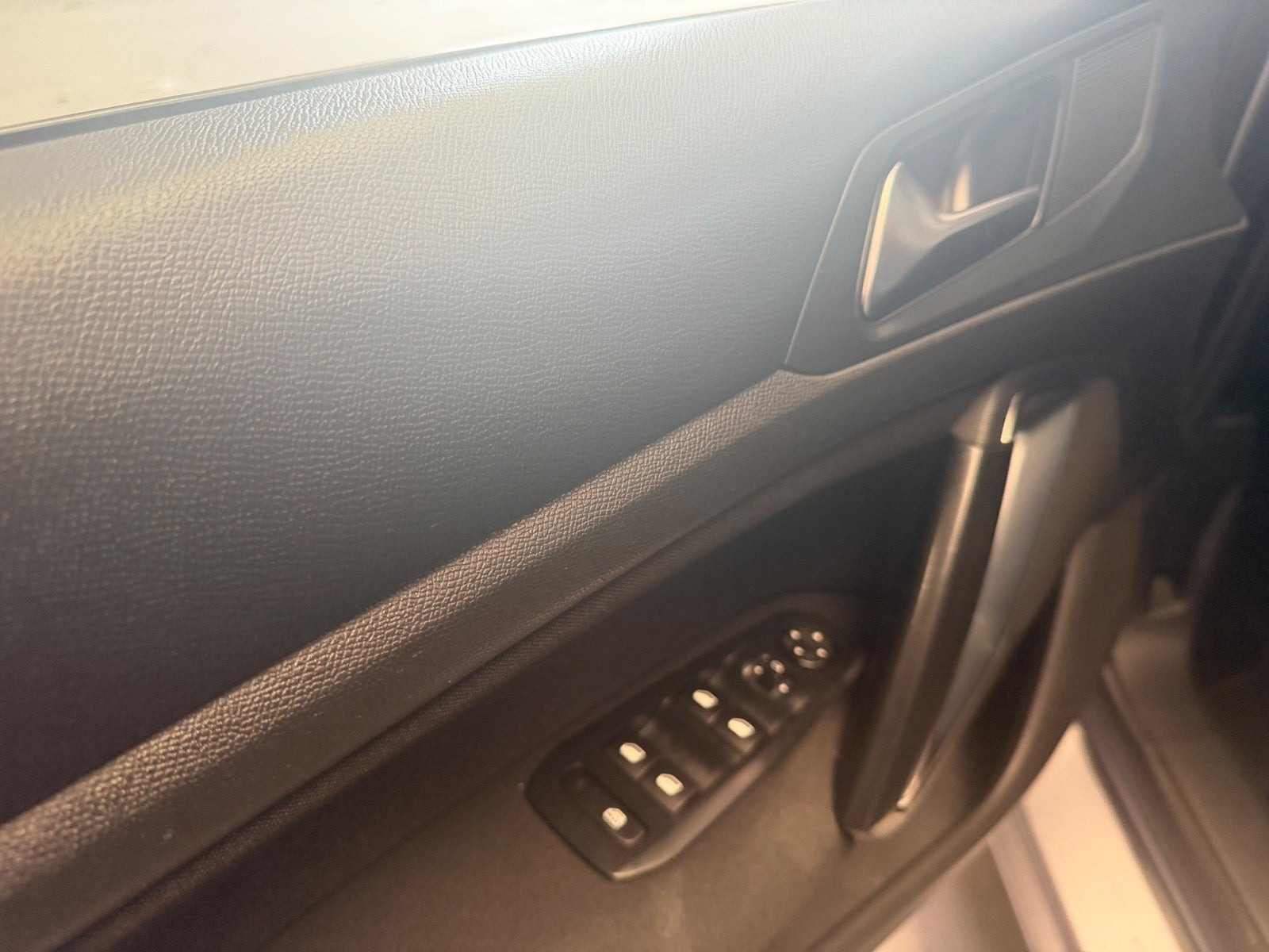 Sølv Peugeot 308 fra 2013