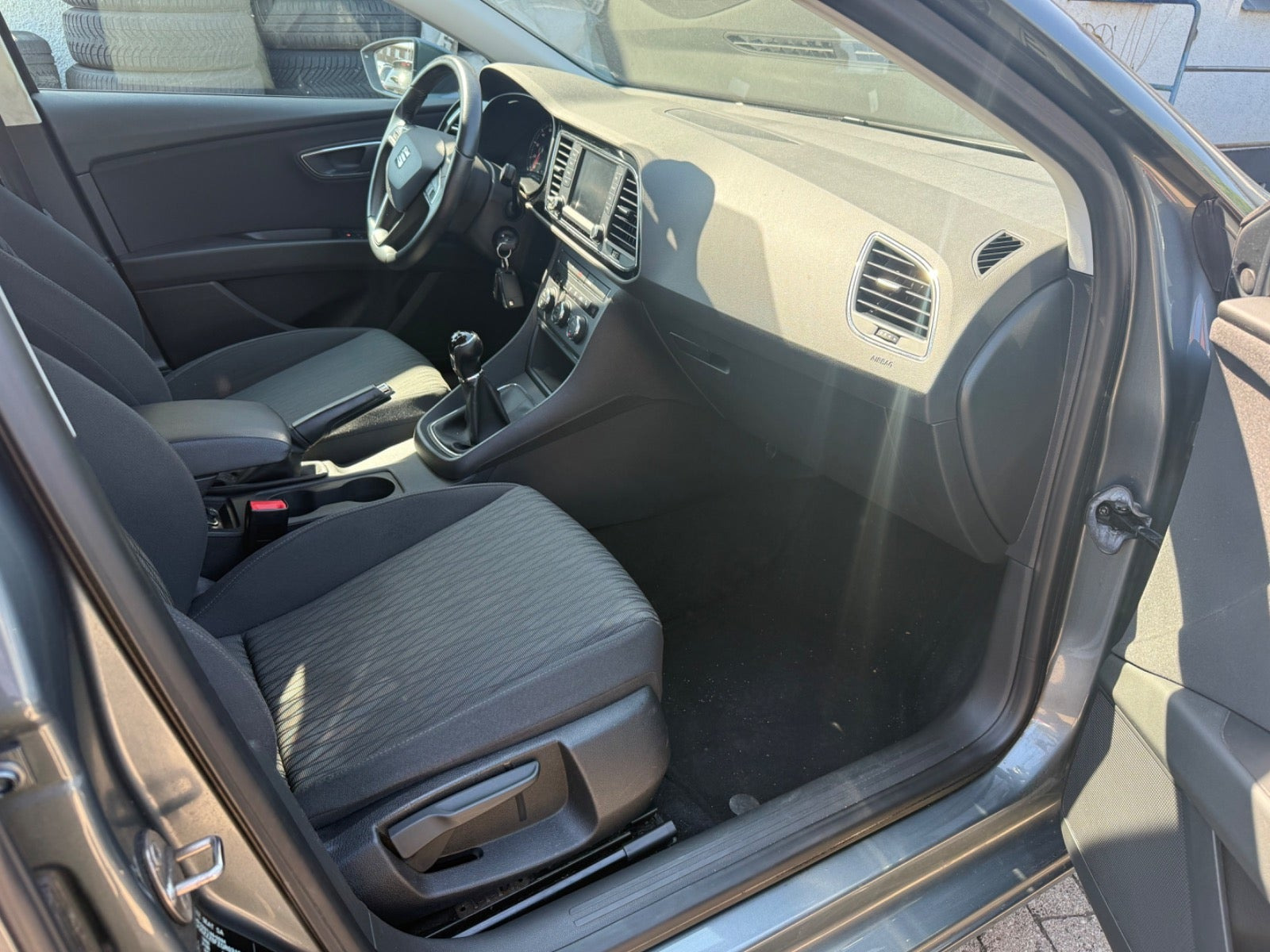 Grå Seat Leon fra 2015