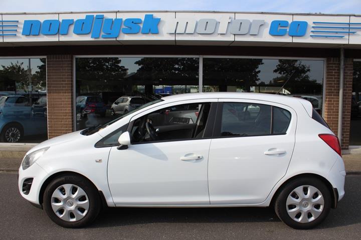 Hvid Opel Corsa fra 2014