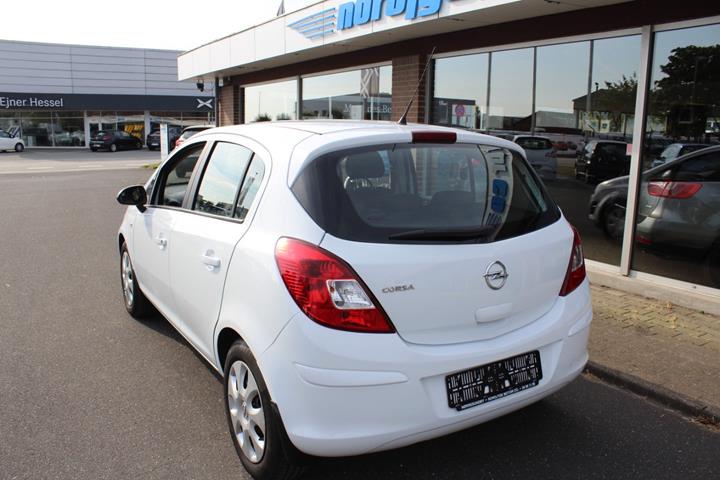 Hvid Opel Corsa fra 2014