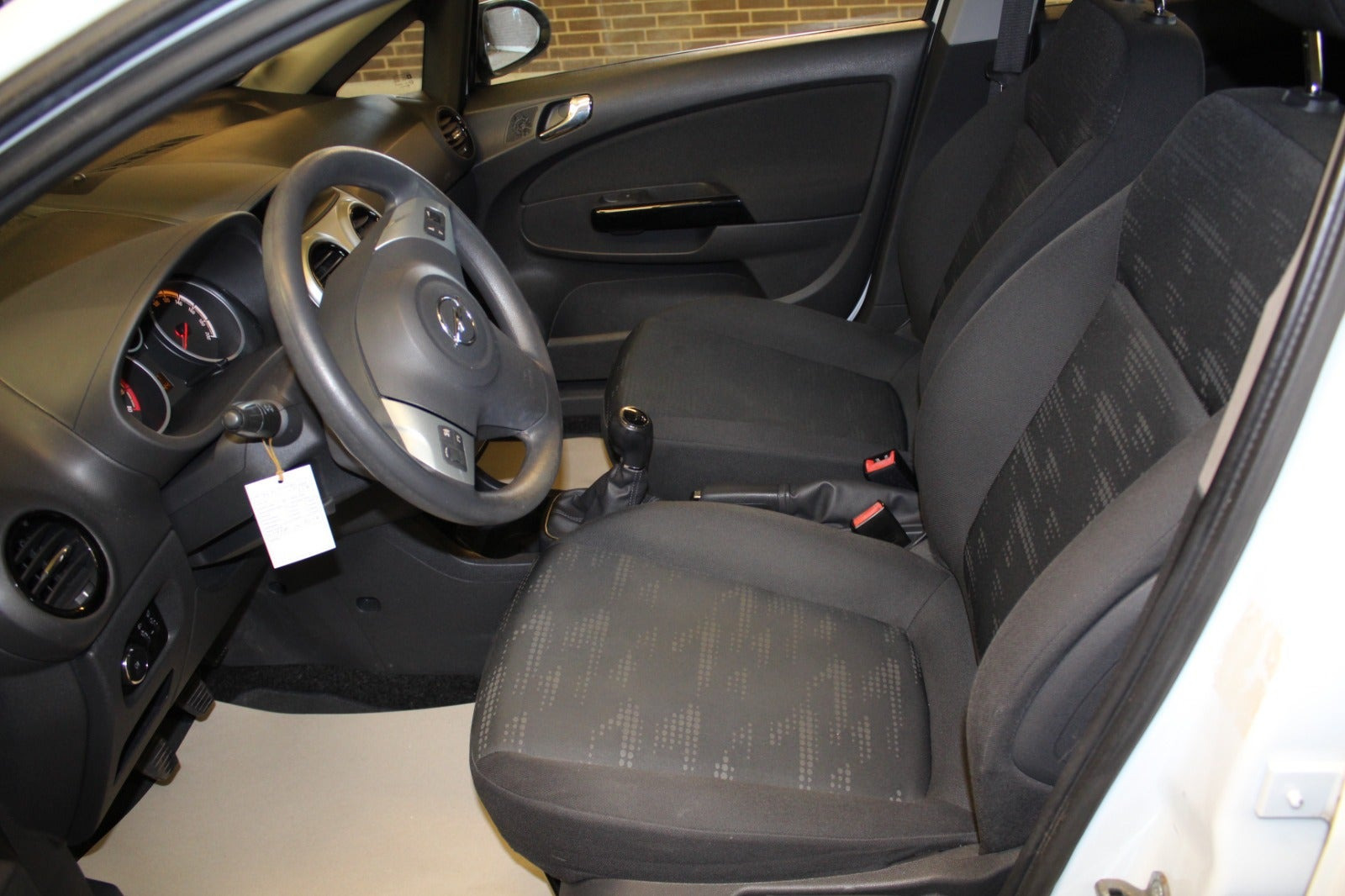 Hvid Opel Corsa fra 2014