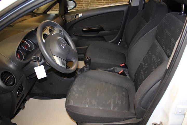 Hvid Opel Corsa fra 2014