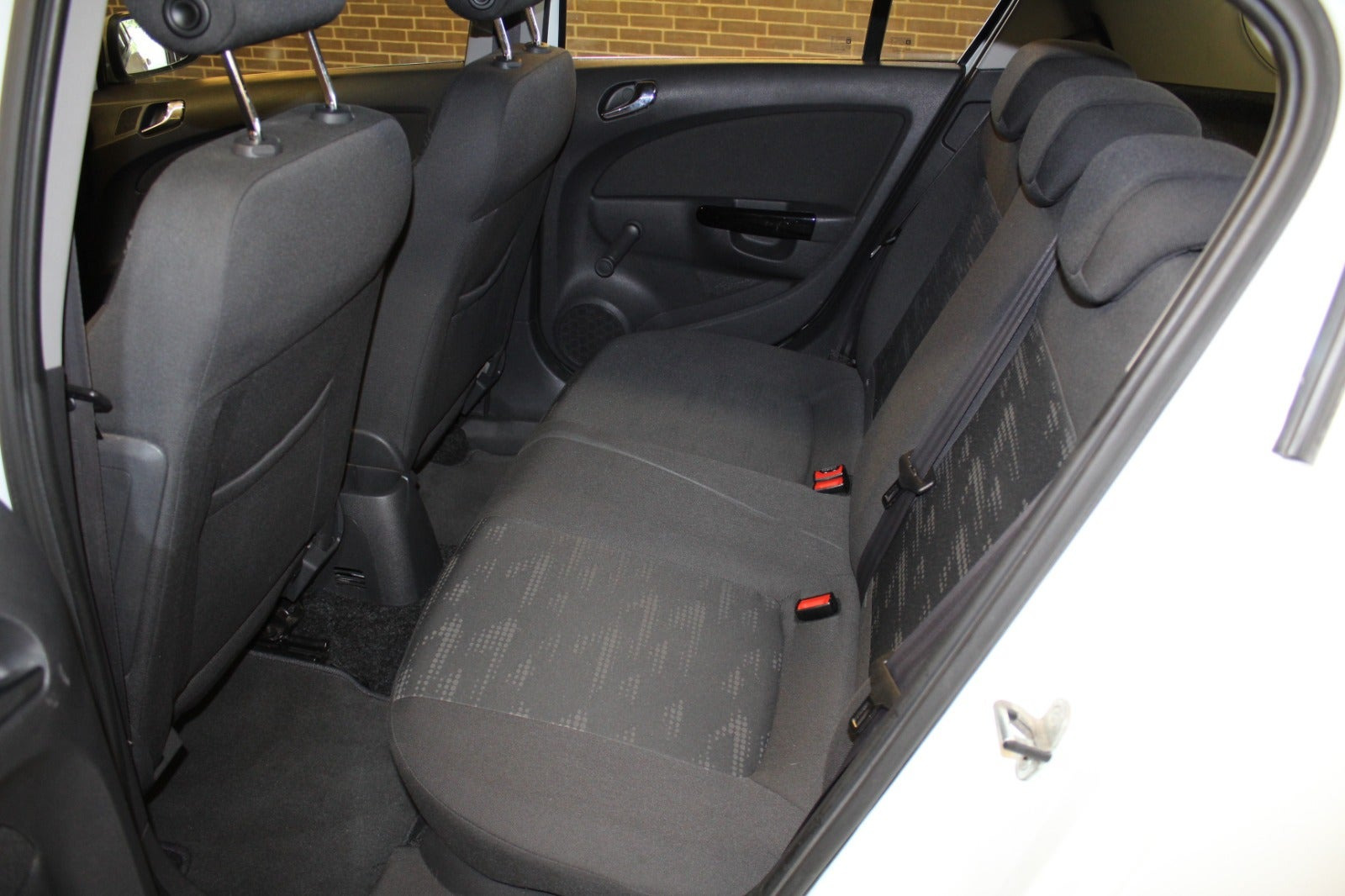 Hvid Opel Corsa fra 2014