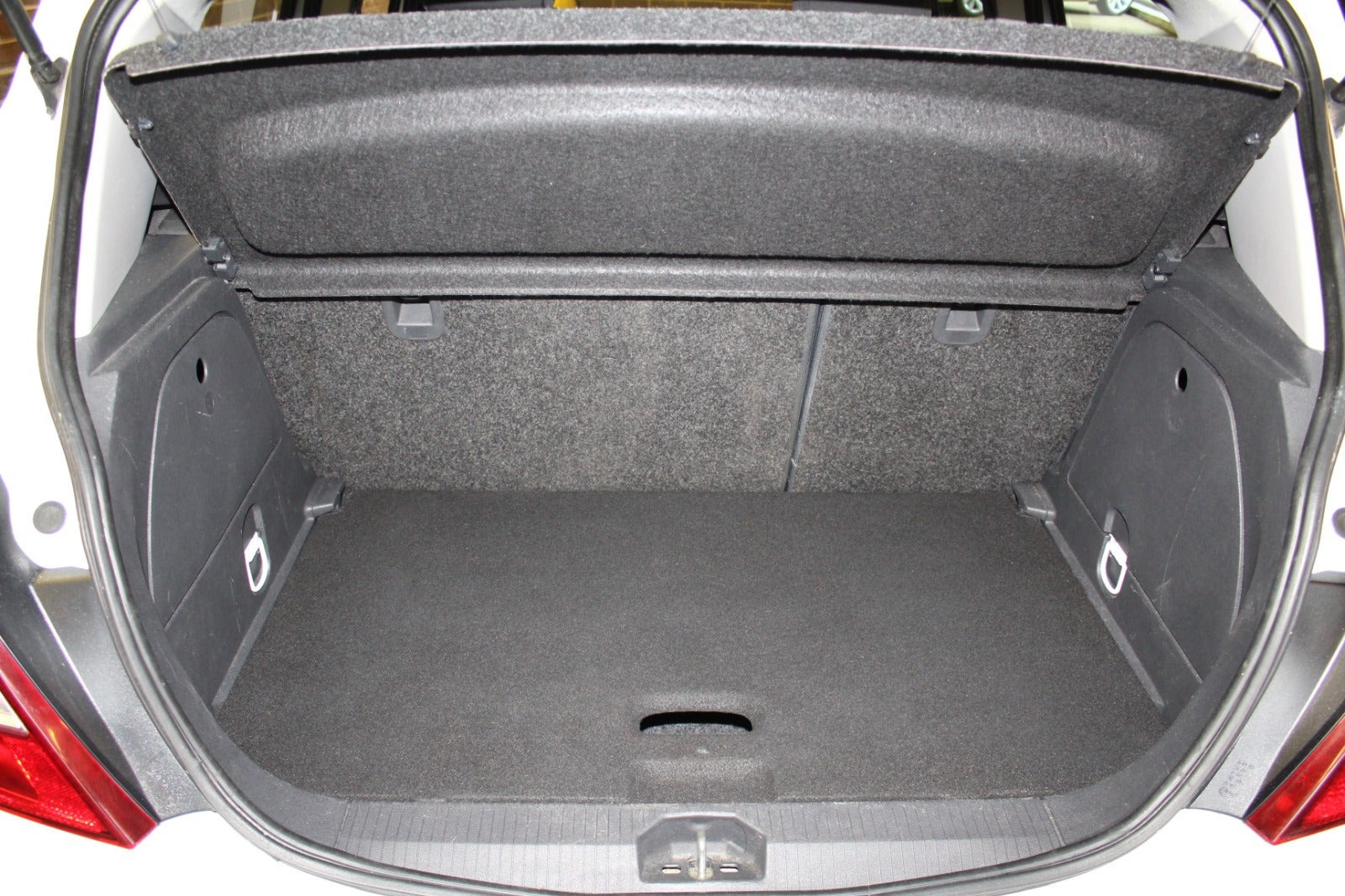 Hvid Opel Corsa fra 2014