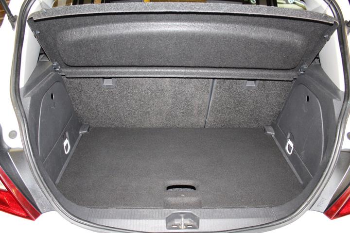 Hvid Opel Corsa fra 2014