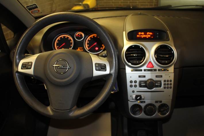 Hvid Opel Corsa fra 2014