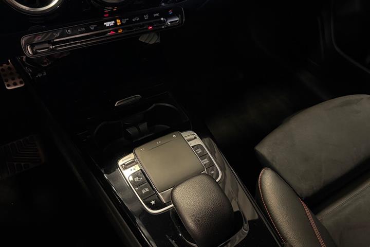 Sort Mercedes CLA200 d fra 2020