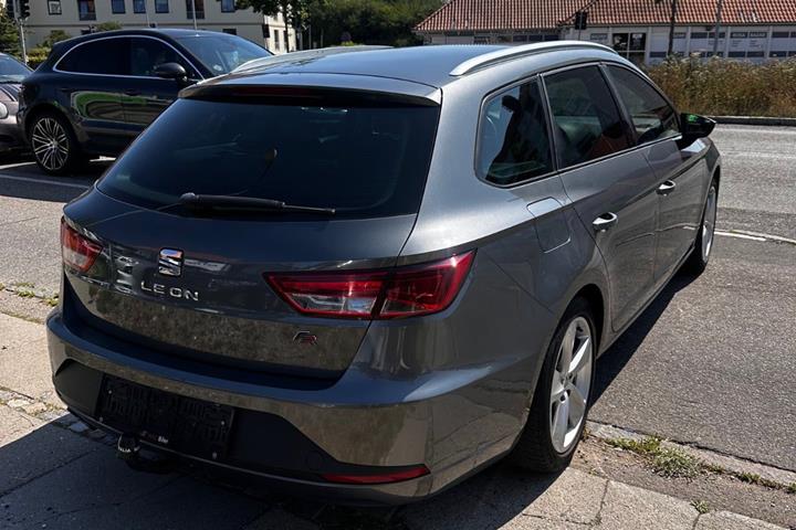Grå Seat Leon fra 2015