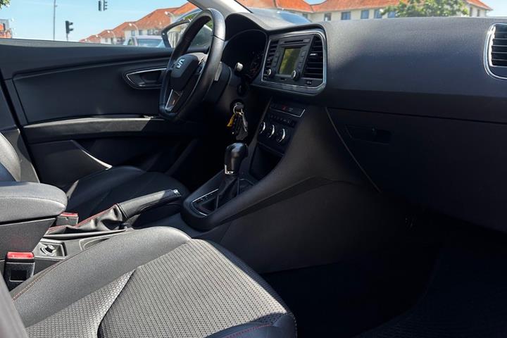 Grå Seat Leon fra 2015