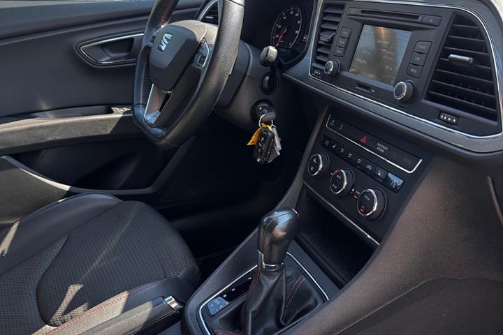 Grå Seat Leon fra 2015