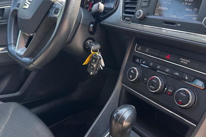 Grå Seat Leon fra 2015